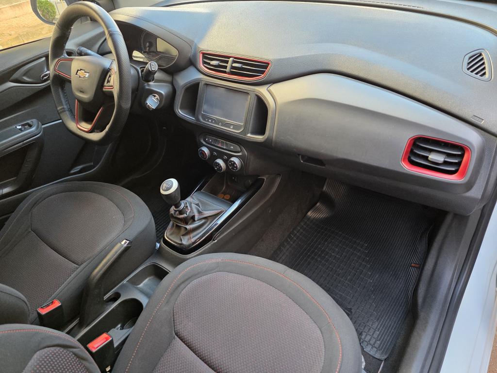 CHEVROLET Onix Hatch - Foto