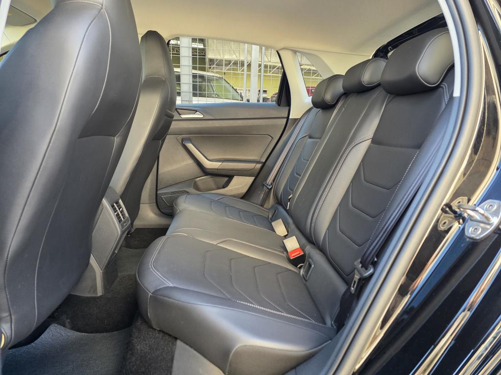 VOLKSWAGEN Polo Hatch - Foto