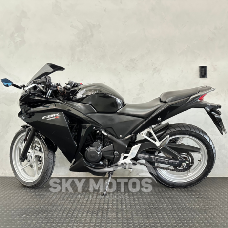 HONDA CBR 250 R, Foto 12