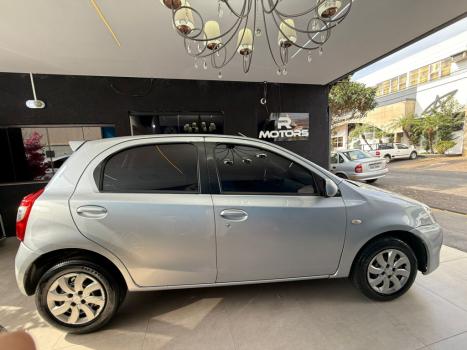 TOYOTA Etios Hatch 1.3 16V 4P FLEX XS, Foto 2