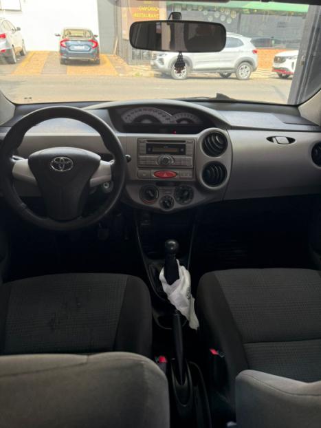 TOYOTA Etios Hatch 1.3 16V 4P FLEX XS, Foto 6