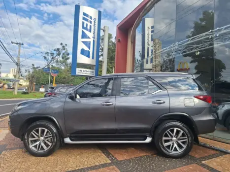 TOYOTA Hilux SW4 2.8 4P SRX 4X4 TURBO DIESEL AUTOMTICO, Foto 5