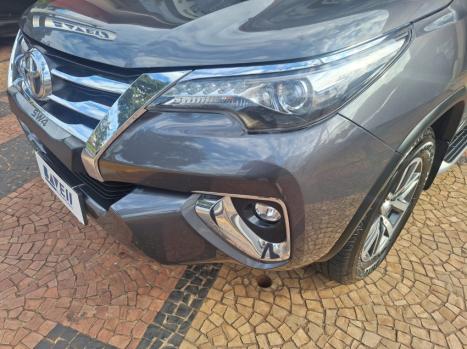 TOYOTA Hilux SW4 2.8 4P SRX 4X4 TURBO DIESEL AUTOMTICO, Foto 7