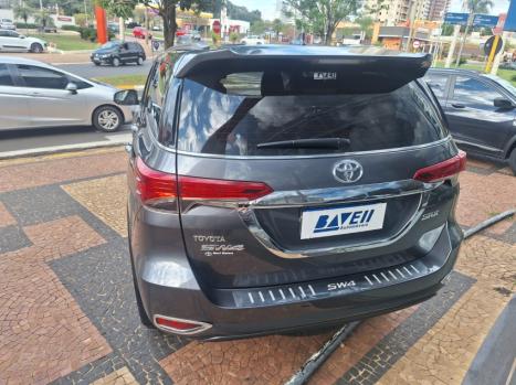 TOYOTA Hilux SW4 2.8 4P SRX 4X4 TURBO DIESEL AUTOMTICO, Foto 9