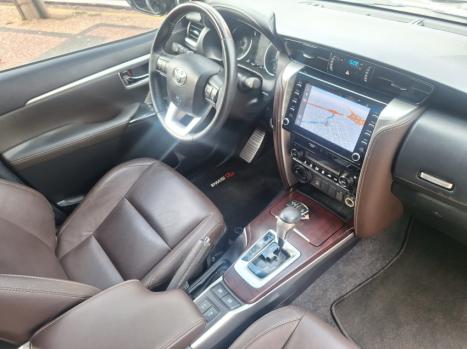 TOYOTA Hilux SW4 2.8 4P SRX 4X4 TURBO DIESEL AUTOMTICO, Foto 10