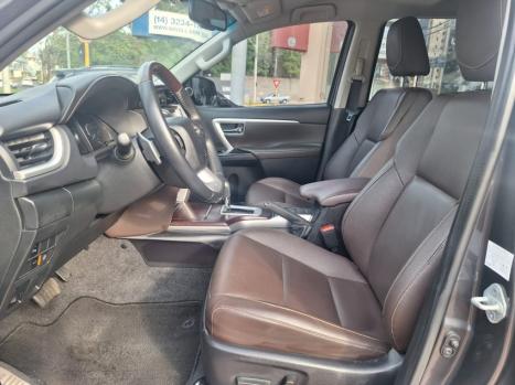 TOYOTA Hilux SW4 2.8 4P SRX 4X4 TURBO DIESEL AUTOMTICO, Foto 11