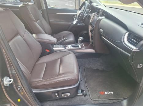 TOYOTA Hilux SW4 2.8 4P SRX 4X4 TURBO DIESEL AUTOMTICO, Foto 12