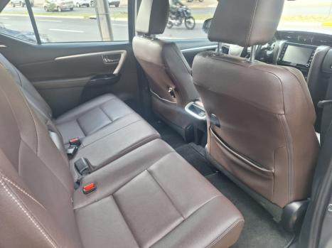 TOYOTA Hilux SW4 2.8 4P SRX 4X4 TURBO DIESEL AUTOMTICO, Foto 13