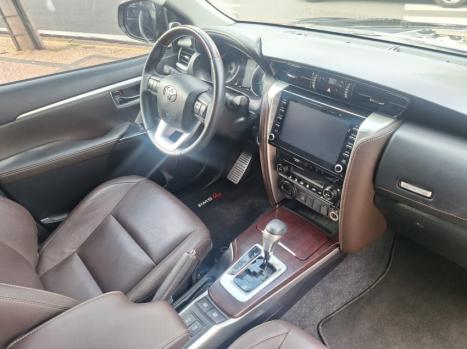 TOYOTA Hilux SW4 2.8 4P SRX 4X4 TURBO DIESEL AUTOMTICO, Foto 15