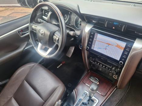 TOYOTA Hilux SW4 2.8 4P SRX 4X4 TURBO DIESEL AUTOMTICO, Foto 16