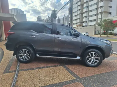 TOYOTA Hilux SW4 2.8 4P SRX 4X4 TURBO DIESEL AUTOMTICO, Foto 18