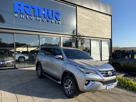 TOYOTA Hilux SW4 2.8 16V 4P SRX 4X4 7 LUGARES TURBO DIESEL AUTOMTICO, Foto 3