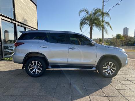 TOYOTA Hilux SW4 2.8 16V 4P SRX 4X4 7 LUGARES TURBO DIESEL AUTOMTICO, Foto 6