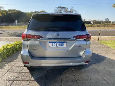 TOYOTA Hilux SW4 2.8 16V 4P SRX 4X4 7 LUGARES TURBO DIESEL AUTOMTICO, Foto 7