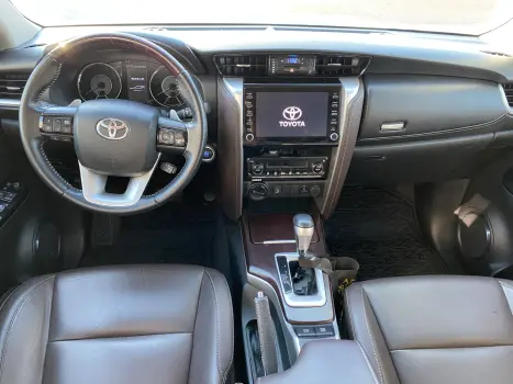 TOYOTA Hilux SW4 2.8 16V 4P SRX 4X4 7 LUGARES TURBO DIESEL AUTOMTICO, Foto 9