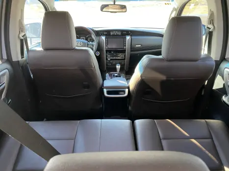 TOYOTA Hilux SW4 2.8 16V 4P SRX 4X4 7 LUGARES TURBO DIESEL AUTOMTICO, Foto 12