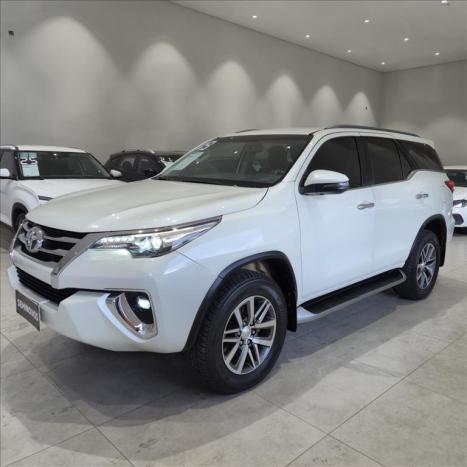 TOYOTA Hilux SW4 2.8 16V 4P SRX 4X4 7 LUGARES TURBO DIESEL AUTOMTICO, Foto 3