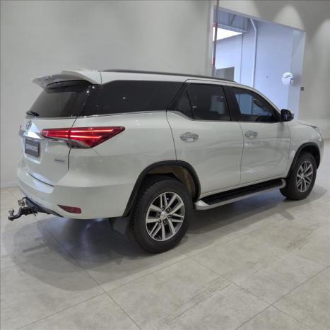 TOYOTA Hilux SW4 2.8 16V 4P SRX 4X4 7 LUGARES TURBO DIESEL AUTOMTICO, Foto 4