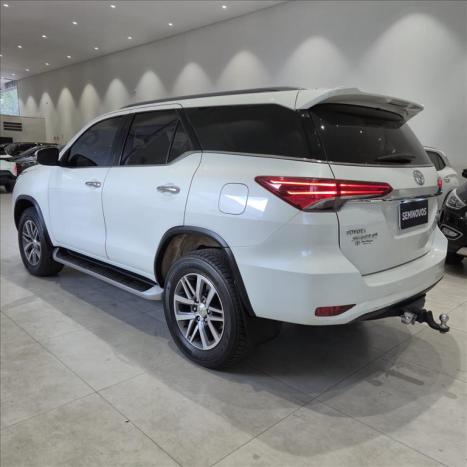 TOYOTA Hilux SW4 2.8 16V 4P SRX 4X4 7 LUGARES TURBO DIESEL AUTOMTICO, Foto 6