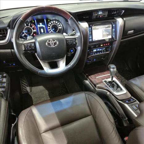 TOYOTA Hilux SW4 2.8 16V 4P SRX 4X4 7 LUGARES TURBO DIESEL AUTOMTICO, Foto 13