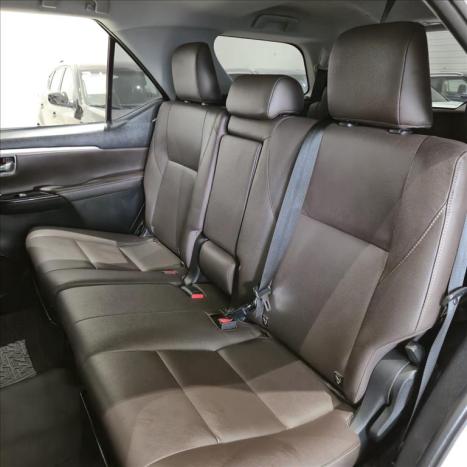 TOYOTA Hilux SW4 2.8 16V 4P SRX 4X4 7 LUGARES TURBO DIESEL AUTOMTICO, Foto 16