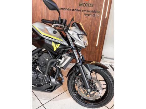 YAMAHA MT-03 300 ABS, Foto 2