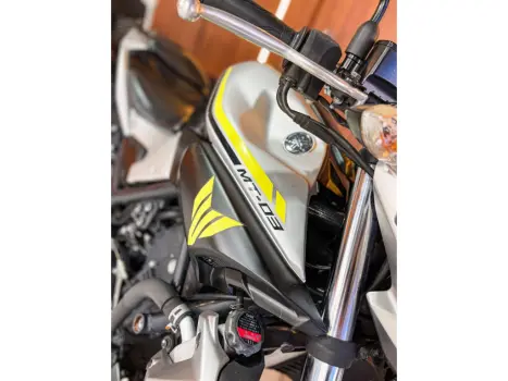 YAMAHA MT-03 300 ABS, Foto 6