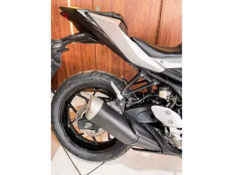 YAMAHA MT-03 300 ABS, Foto 8
