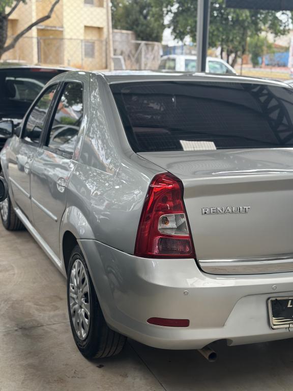 RENAULT Logan - Foto