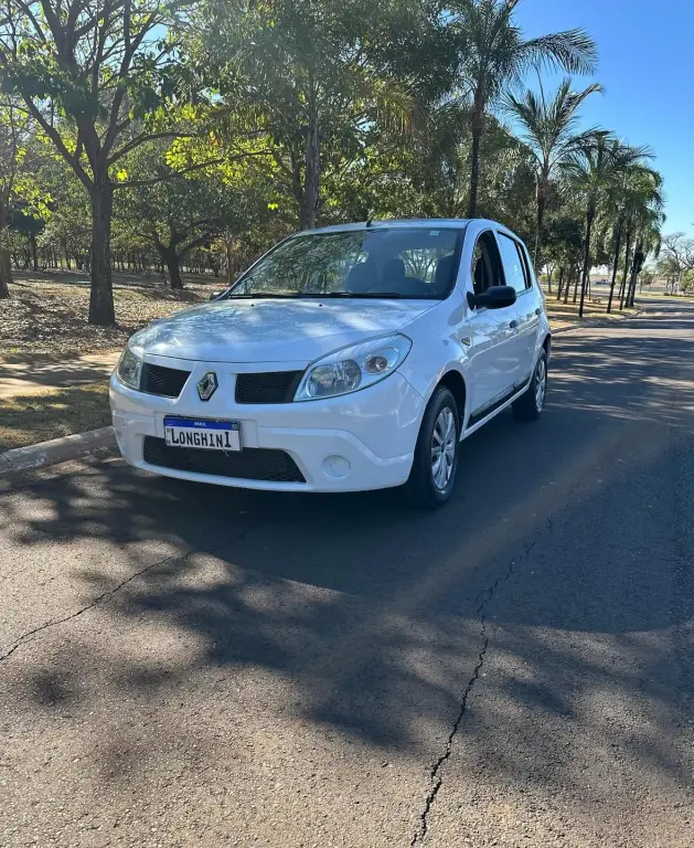 RENAULT Sandero - Foto