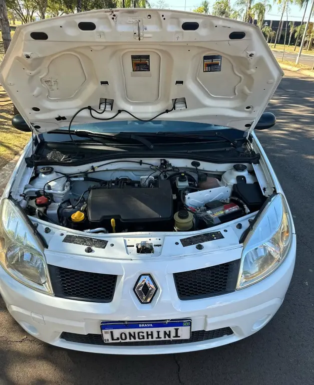 RENAULT Sandero - Foto