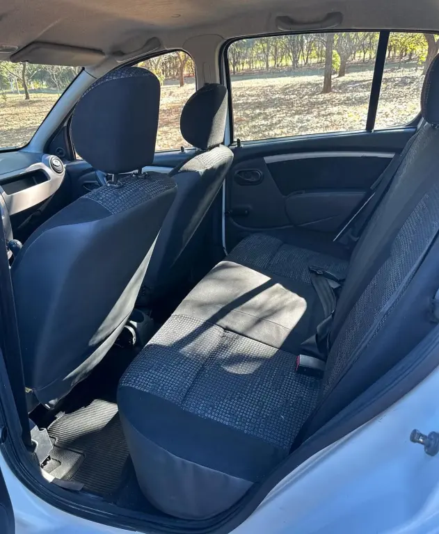 RENAULT Sandero - Foto