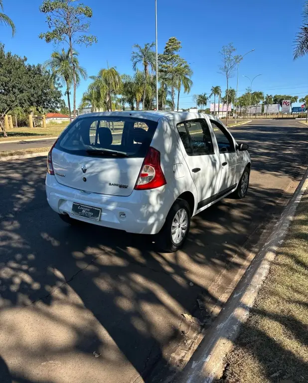 RENAULT Sandero - Foto