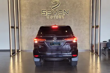 TOYOTA Hilux SW4 2.8 16V 4P SRX 4X4 7 LUGARES TURBO DIESEL AUTOMTICO, Foto 7