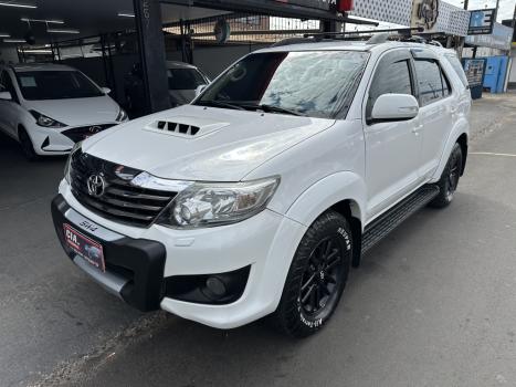 TOYOTA Hilux SW4 3.0 16V 4P SRV 4X4 7 LUGARES TURBO DIESEL AUTOMTICO, Foto 4