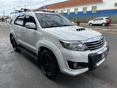 TOYOTA Hilux SW4 3.0 16V 4P SRV 4X4 7 LUGARES TURBO DIESEL AUTOMTICO, Foto 2