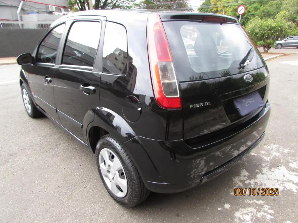 FORD Fiesta Hatch - Foto