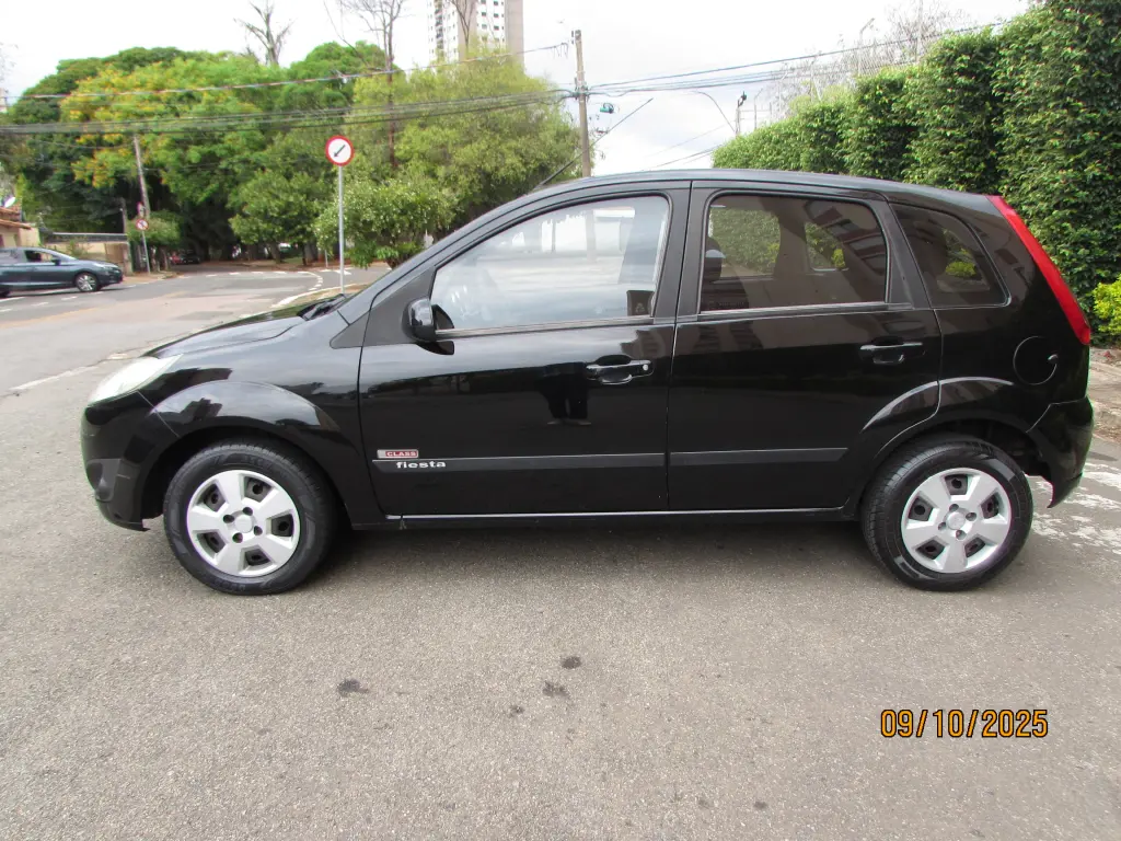 FORD Fiesta Hatch - Foto