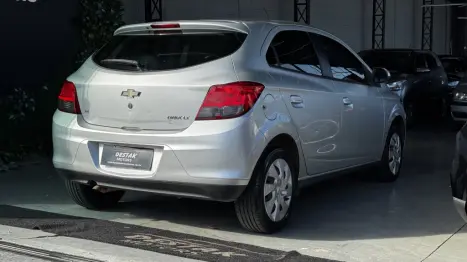 CHEVROLET Onix Hatch 1.4 4P FLEX LT, Foto 6