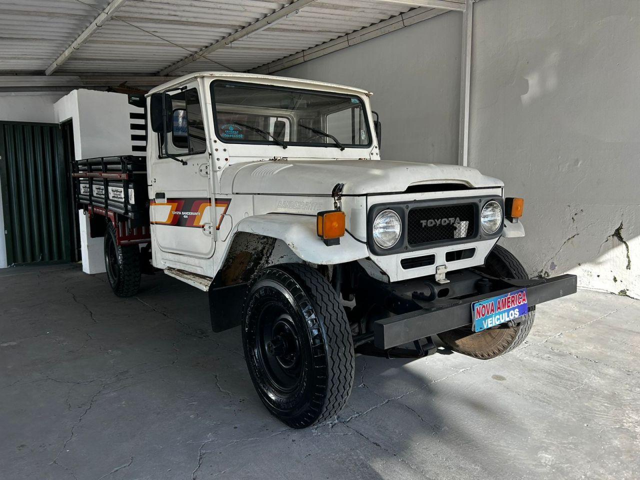 Toyota bandeirante Pick-up 3.7 4x4 Diesel Cabine Simples 1986