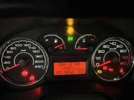 FIAT Punto 1.8 16V 4P FLEX ESSENCE DUALOGIC AUTOMATIZADO, Foto 7