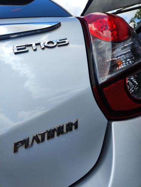 TOYOTA Etios Hatch 1.5 16V 4P FLEX PLATINUM AUTOMTICO, Foto 9