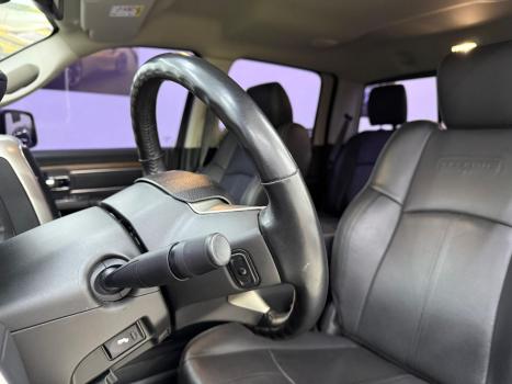 RAM 1500 5.7 V8 LIMITED NIGHT EDITION CABINE DUPLA 4X4 AUTOMTICO, Foto 10
