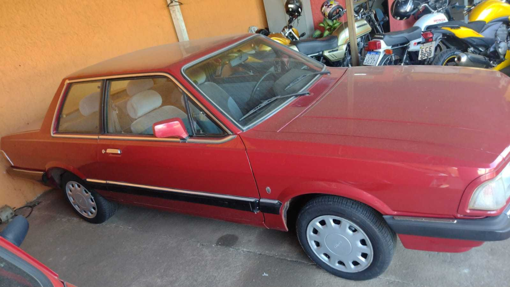 Comprar Sedan Ford Del Rey 1.6 Ghia Vermelho 1989 em Santa Bárbara  d'Oeste-SP