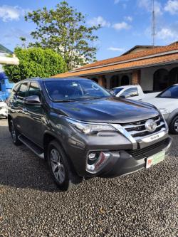 TOYOTA Hilux SW4 2.8 16V 4P SRX 4X4 7 LUGARES TURBO DIESEL AUTOMTICO